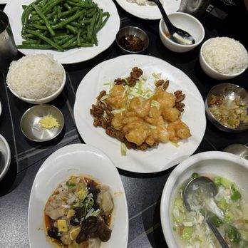 Din Ding Dumpling House - Sautéed string beans, wontons in chili sauce, honey walnut prawns, egg soup with vegetable and tofu - Dim Sum Near Me - Fremont, California