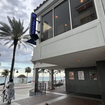 Beach Place Gallery - Shopping Centers Near Me - Fort Lauderdale, Florida Beach Place Gallery - Shopping Centers Near Me - Fort Lauderdale, Florida