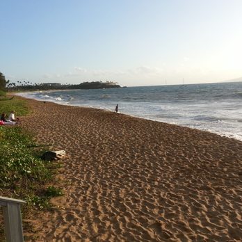 Ka'anapali Beach - Ka'anapali Beach near the Westin Nanea Villas & Duke's Restaurant, looking toward the Sheaton at the outcropping of rocks - Beaches Near Me Ka'anapali Beach - Ka'anapali Beach near the Westin Nanea Villas & Duke's Restaurant, looking toward the Sheaton at the outcropping of rocks - Beaches Near Me