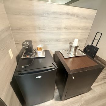 Valley Inn - Fridge, more storage and ice container - Hotels Near Me - Mission Hills, California Valley Inn - Fridge, more storage and ice container - Hotels Near Me - Mission Hills, California