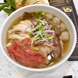 Ps5. Beef Stewed with Rice Noodle or Egg Noddle Soup