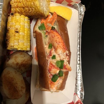 Butterclaw Lobster - Lobster Roll with Corn and Potato Boil - Seafood Near Me - Chicago, Illinois