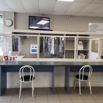 Sunshine - Dry cleaning and folding table - Laundromat Near Me - Kitchener, Ontario