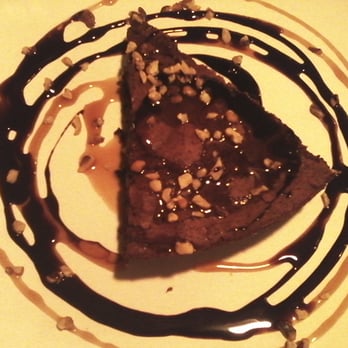 Mangiamo - Tarta de chocolate con salsa de avellanas - Italian Near Me - Valencia, V Mangiamo - Tarta de chocolate con salsa de avellanas - Italian Near Me - Valencia, V