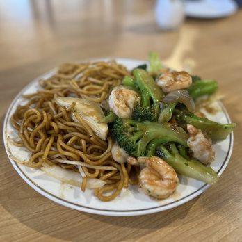 Steaming Seafood Restaurant - Broccoli and shrimp with chow mein noodles. - Seafood Near Me - Marysville, California Steaming Seafood Restaurant - Broccoli and shrimp with chow mein noodles. - Seafood Near Me - Marysville, California