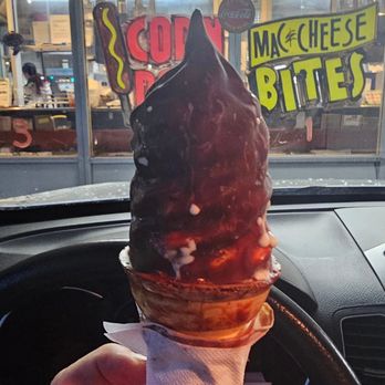 Gene's Root Beer - Baby dipped cone is pretty big! #yum #ReviewsByRL - Fast Food Near Me - Anderson, Indiana
