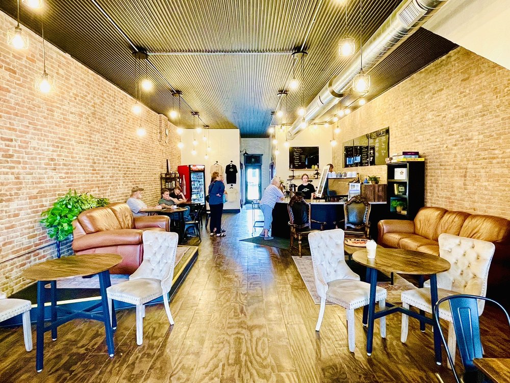 DOWNTOWN COFFEE & CREAM Updated June 2024 17 Photos 906 Iowa Ave