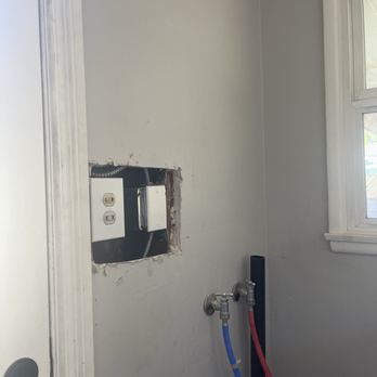 WD Contractor Services - Damage Restoration Near Me - Encino, California