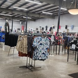 Park Avenue Coat Company - Main sales floor...notice in the back corner, there's a red sign near the ceiling pointing you to the sale section