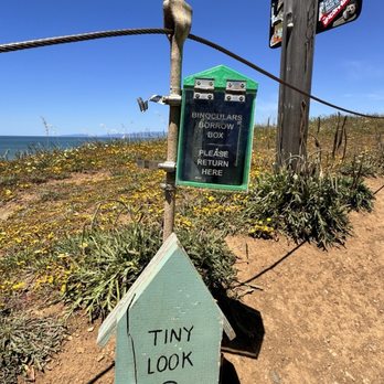 Mori Point - Magnifying glass and binoculars to borrow - Hiking Near Me - Pacifica, California