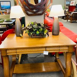 Divine Consign - Partner's Desk