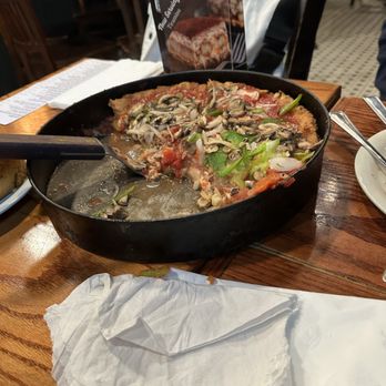 Pizzeria Uno - medium deep dish (half numero uno, half veggie) - Pizza Near Me - Chicago, Illinois