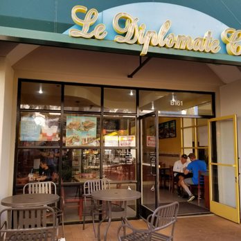 Le Diplomate Cafe - entrance - Bakeries Near Me - Irvine, California