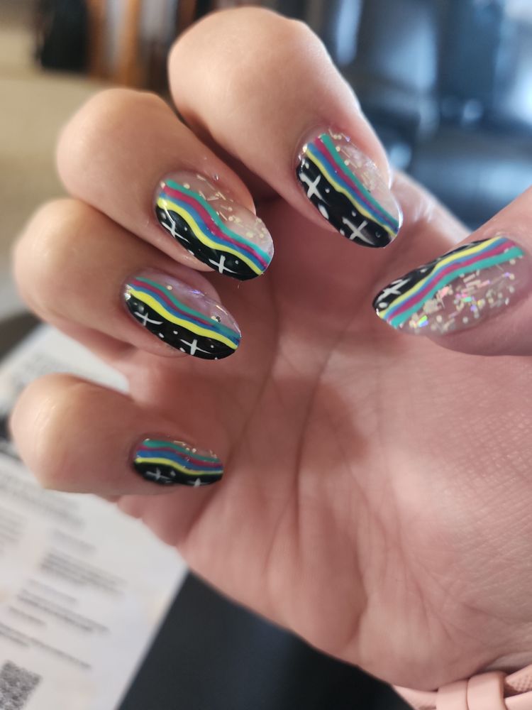 Saracione Nails Logo