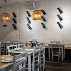 Kouzina Greek Taverna & Bar - Dining area