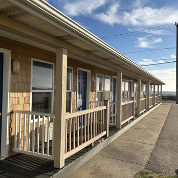 The Anchor Motel - Long wing heading towards the beach (rooms 7-14) - Hotels Near Me - Narragansett, Rhode Island The Anchor Motel - Long wing heading towards the beach (rooms 7-14) - Hotels Near Me - Narragansett, Rhode Island