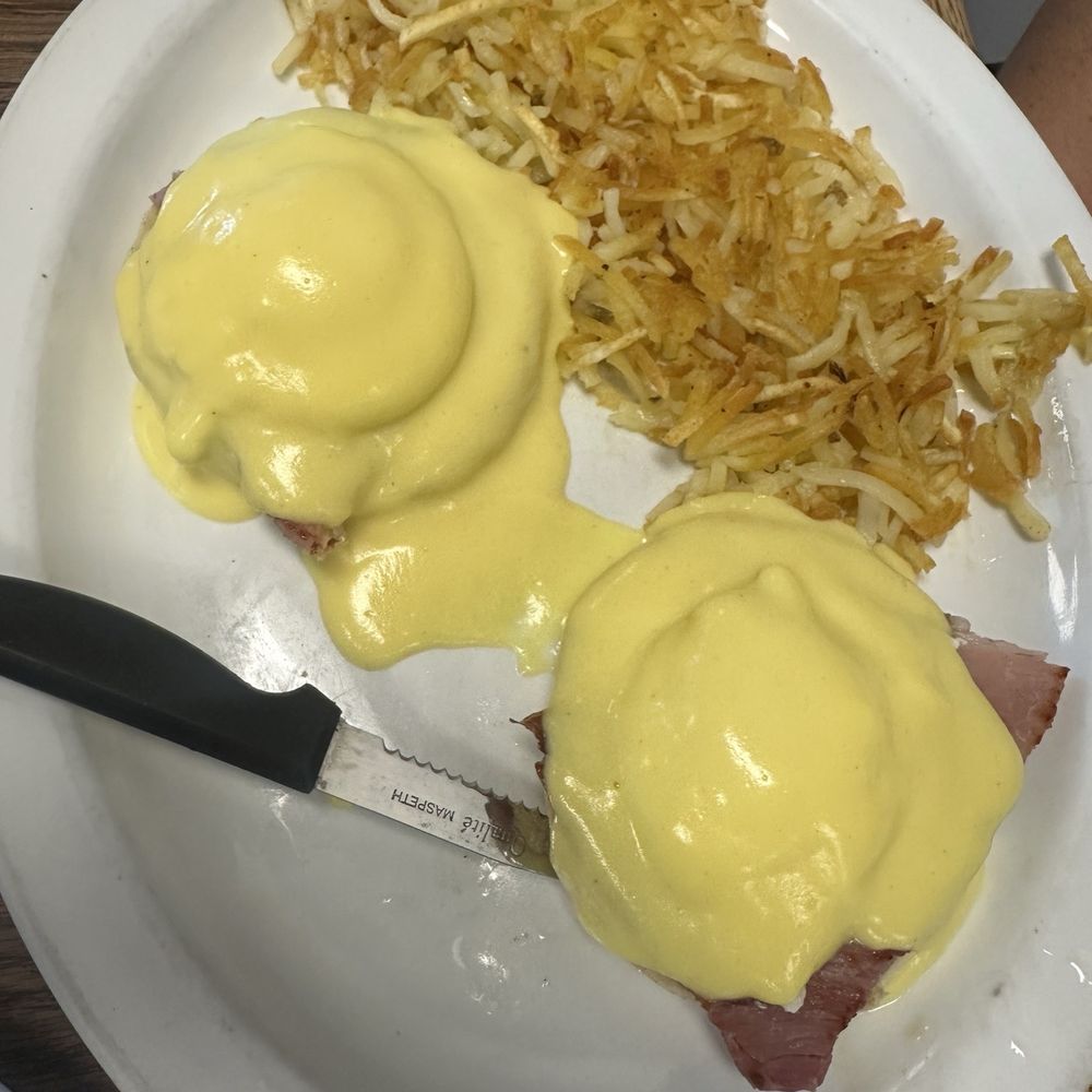 Cully's Restaurant - Eggs Benedict - Breakfast & Brunch Near Me - Poway, California Cully's Restaurant - Eggs Benedict - Breakfast & Brunch Near Me - Poway, California