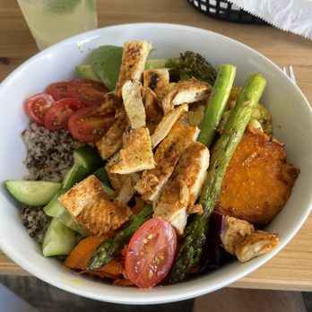 Whole Green Cafe - Quinoa Bowl with chicken. Good but also just kind of your standard bowl. Nothing special. - Salad Near Me - Delray Beach, Florida Whole Green Cafe - Quinoa Bowl with chicken. Good but also just kind of your standard bowl. Nothing special. - Salad Near Me - Delray Beach, Florida