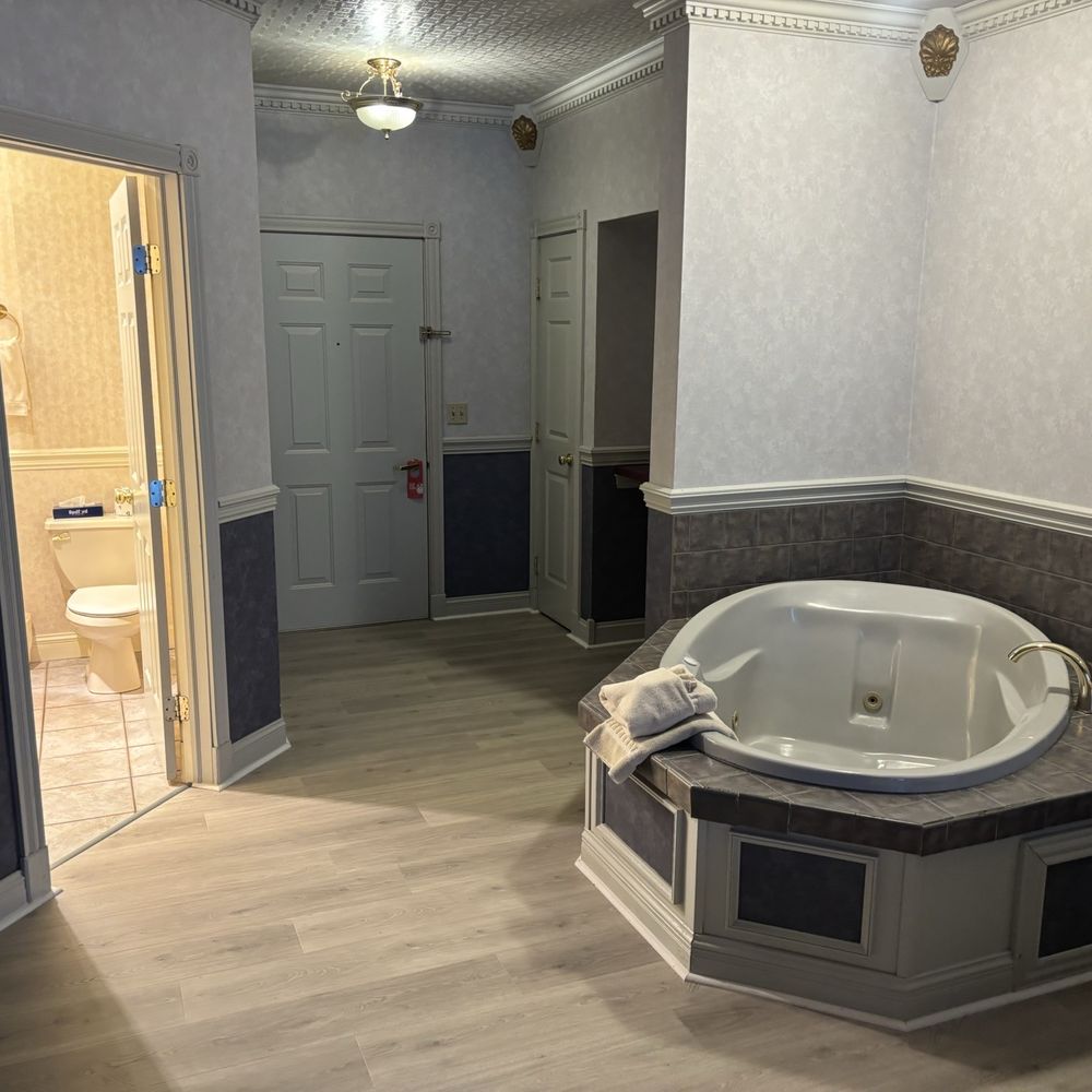 Blue Heron Inn - Spa in room - Hotels Near Me - Laporte, Indiana Blue Heron Inn - Spa in room - Hotels Near Me - Laporte, Indiana