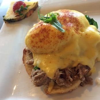 Moena Café - Kalua pig Benedict - Cafes Near Me - Honolulu, Hawaii