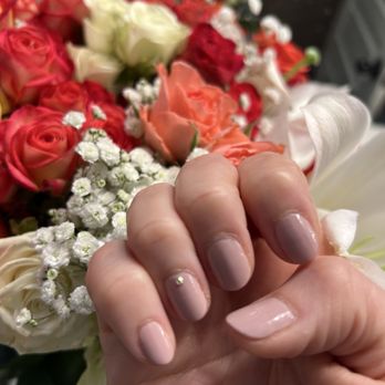 Elite Nails And Spa - Pink with one little crystal - Nail Salons Near Me - Simi Valley, California