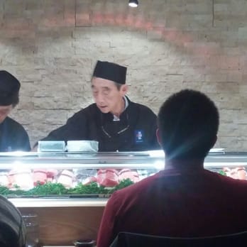 Sushi Kashiba - Chef Shiro in action at sushi bar - Japanese Near Me - Seattle, Washington