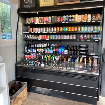 Coastside - Grab and go! Wine, provisions, water .. beer! Super friendly! Soft reasonably priced t-shirts! - Beer Bar Near Me - Santa Rosa Beach, Florida