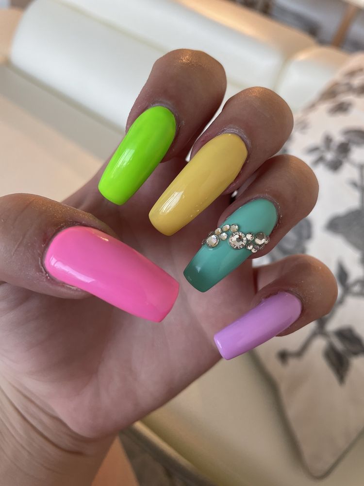 PHAT NAILS & SPA Updated August 2024 25 Photos & 54 Reviews 555 North Road, Coquitlam