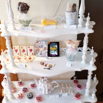 Splendiferous Sweet Shoppe - a display of sweets - Chocolatiers & Shops Near Me - Searsport, Maine Splendiferous Sweet Shoppe - a display of sweets - Chocolatiers & Shops Near Me - Searsport, Maine
