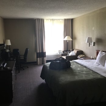 Quality Inn & Suites Airport - Hotels Near Me - Flint, Michigan