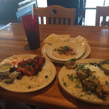 Curry Corner - Tandoori chicken on the left, afghani boti on the right and naan and hummus up top. - Pakistani Near Me - Tempe, Arizona