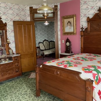Lodi Hill House - View of Tower Bedroom through doorway to sitting area on landing - Hotels Near Me - Lodi, California