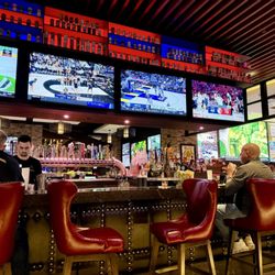 Chickie's & Pete's - Bar area