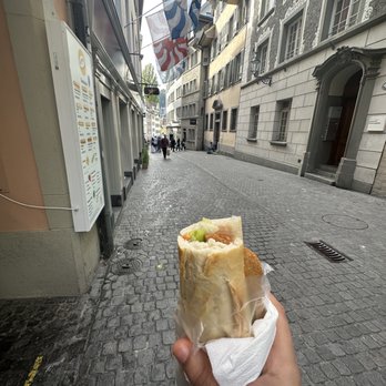Twiny Station - Vegan schnitzel sandwich - Sandwiches Near Me - Luzern, LU