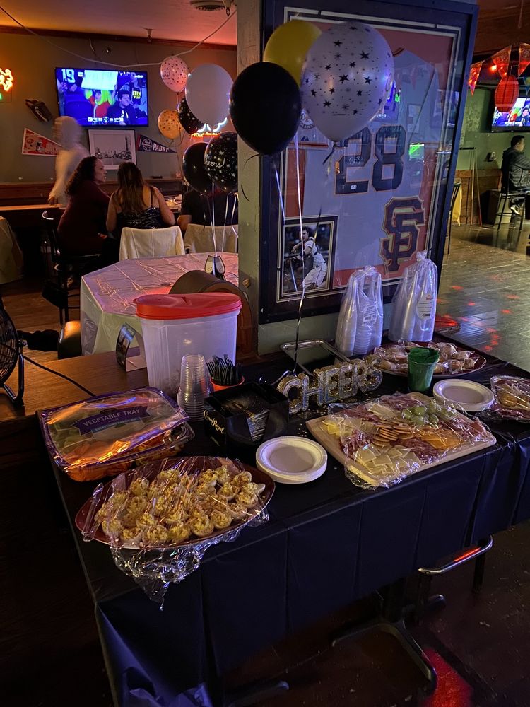 O’MALLEY’S SPORTS PUB Updated September 2024 163 Photos & 107 Reviews 2135 Old Middlefield