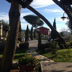 Il Postiglione - Parcheggio e parte del parco