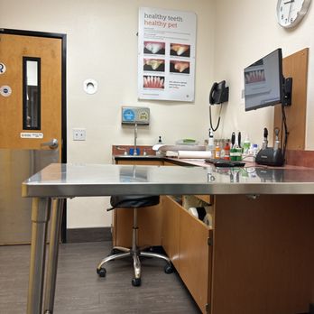 Banfield Pet Hospital - Examine Room - Veterinarians Near Me - Vacaville, California