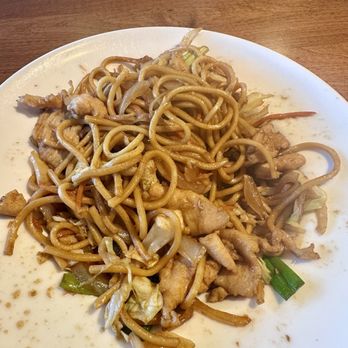 Dumpling Queen - Chicken chow mein- basic - Chinese Near Me - Whittier, California