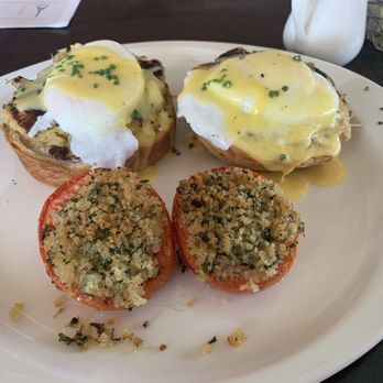 Cafe Le Reve - Les Crab Benedicte - Breakfast & Brunch Near Me - Riverside, California Cafe Le Reve - Les Crab Benedicte - Breakfast & Brunch Near Me - Riverside, California