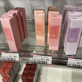 Oomomo - Department Stores Near Me - Richmond, British Columbia