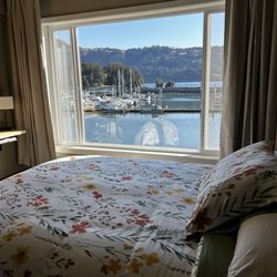 Seldovia Boardwalk Hotel - Queen harbor view