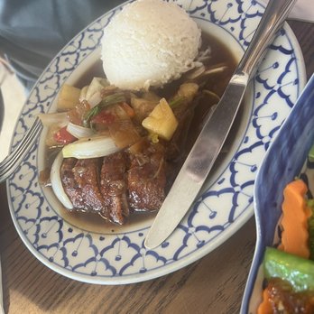 Bangkok Kitchen - Crispy duck with tamarind sauce , Awesome!!! - Thai Near Me - Hyannis, Massachusetts