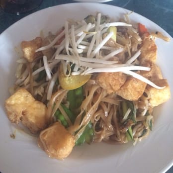 Vilai Thai Kitchen - Drunken noodles with tofu - Thai Near Me - Kitty Hawk, North Carolina Vilai Thai Kitchen - Drunken noodles with tofu - Thai Near Me - Kitty Hawk, North Carolina