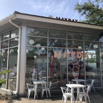 Mayday Ice Cream - Outside patio! - Ice Cream & Frozen Yogurt Near Me - Jacksonville, Florida