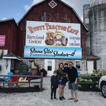 Rusty Tractor -Door County - Breakfast Barn - American Near Me - Egg Harbor, Wisconsin