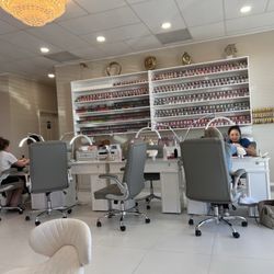 Muse Nails And Spa - Manicure stations.