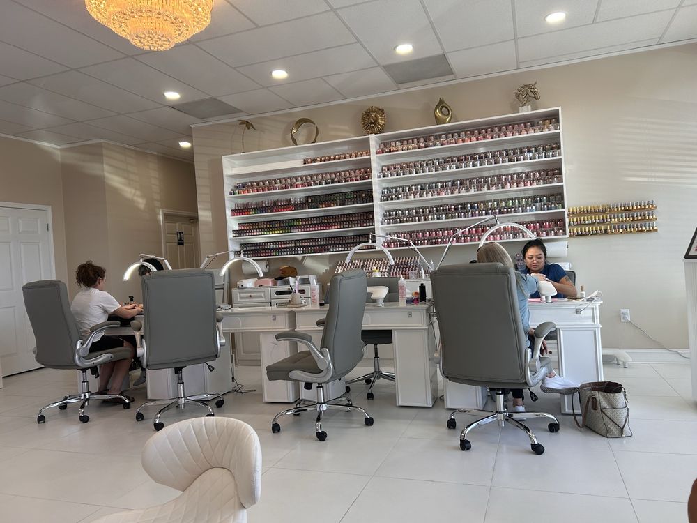 Muse Nails And Spa Logo