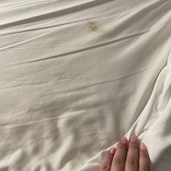 tappan zee hotel - Gross stain on bed - Hotels Near Me - West Nyack, New York tappan zee hotel - Gross stain on bed - Hotels Near Me - West Nyack, New York