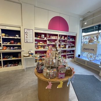 Candycopia - Inside - Candy Stores Near Me - Oak Park, Illinois Candycopia - Inside - Candy Stores Near Me - Oak Park, Illinois