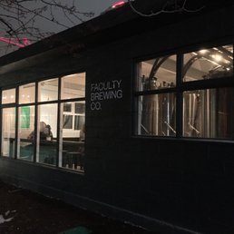 Front of tasting room~ Front of tasting room~